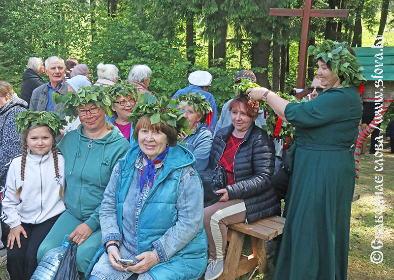 Бьет праздник колокольным звоном 