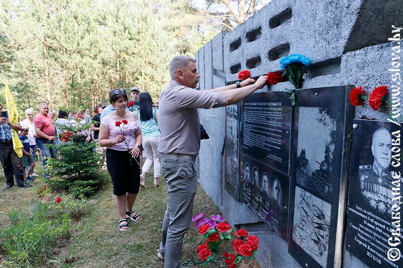 Фоторепортаж с автопробега, посвященного началу операции "Багратион"