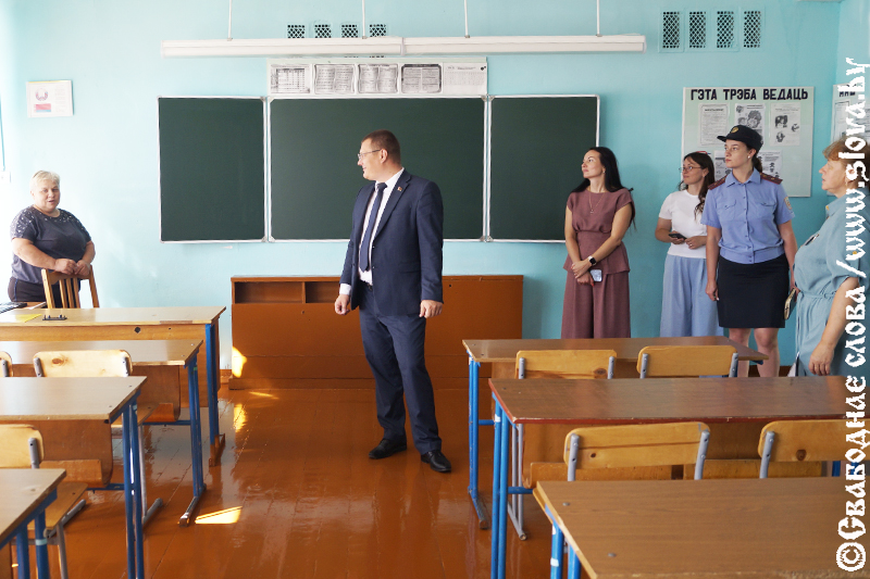 В ожидании звонка: посмотрели, как на Рогачевщине проходит приемка школ