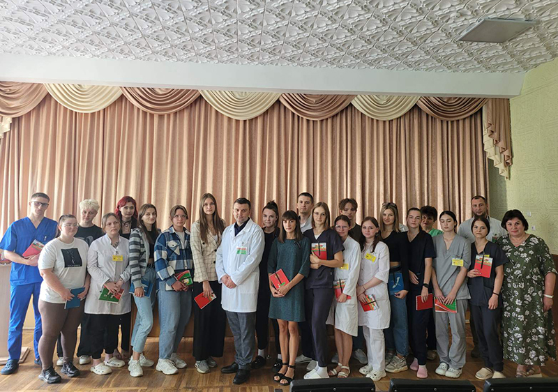«Новобранцы»  в белых  халатах